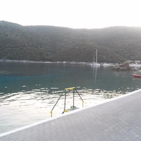 Apartamento Porto Poros Mikros Gialos Exterior foto