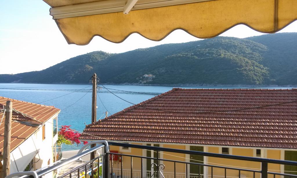 Apartamento Porto Poros Mikros Gialos Exterior foto