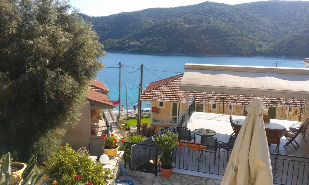 Apartamento Porto Poros Mikros Gialos Exterior foto