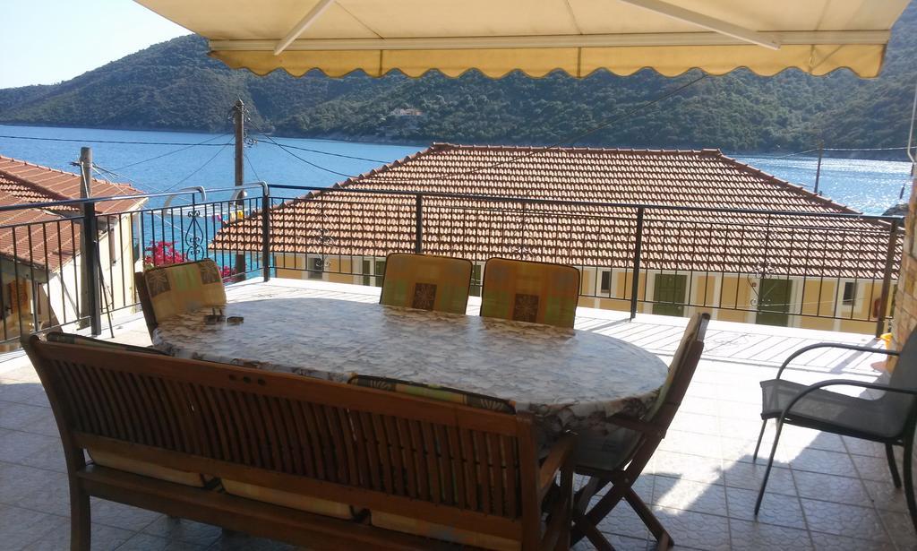 Apartamento Porto Poros Mikros Gialos Exterior foto