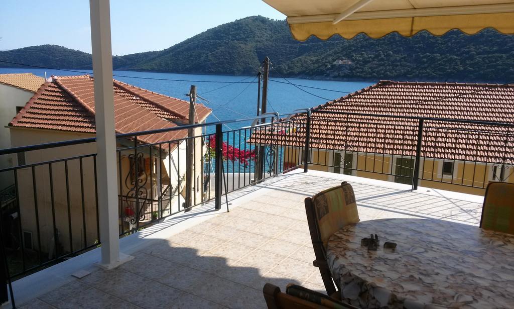 Apartamento Porto Poros Mikros Gialos Exterior foto